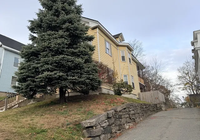 2nd image of 12 King St, Worcester, MA 01610 | MLS# 73455576