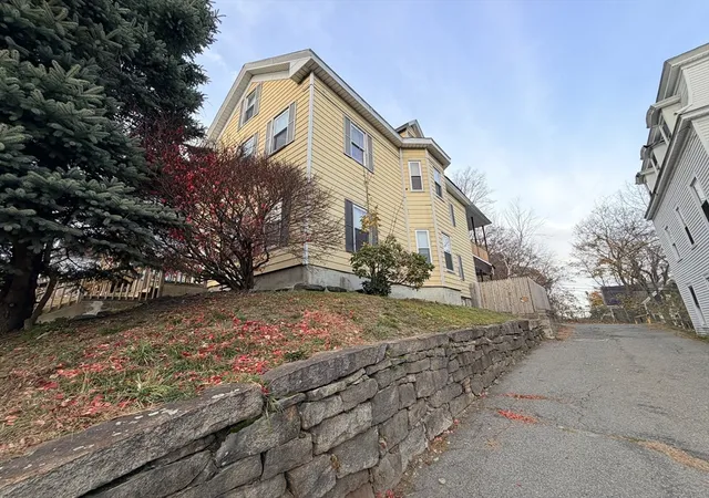 2nd image of 12 King St, Worcester, MA 01610