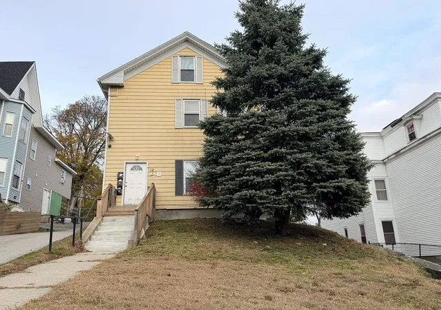 3rd image of 12 King St, Worcester, MA 01610 | MLS# 73455576