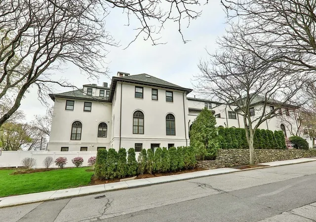 3rd image of 227 Summit Ave #W205, Brookline, MA 02446 | MLS# 73519515
