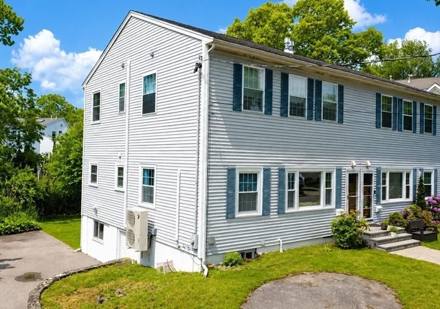 2nd image of 11 Hargrave Cir, Newton Highlands, MA 02461