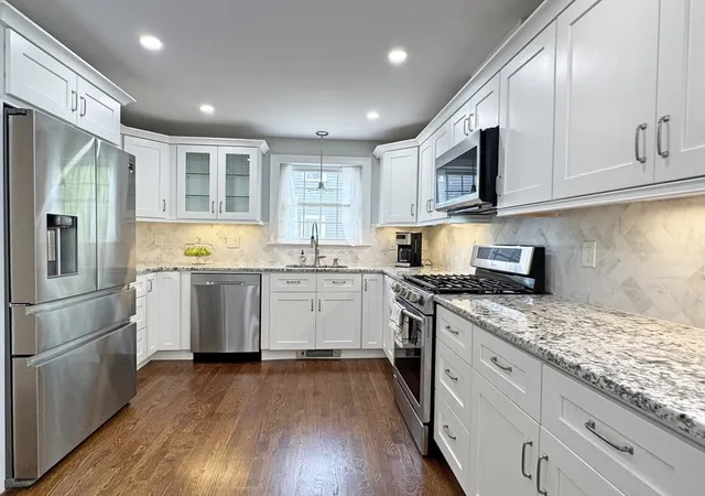 3rd image of 11 Hargrave Cir, Newton, MA 02461