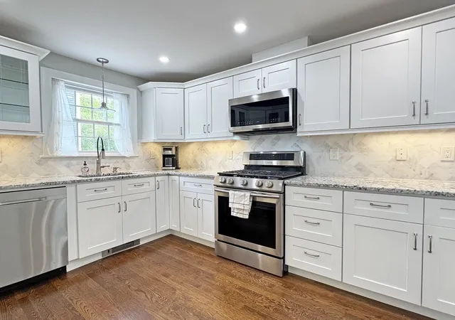 4th image of 11 Hargrave Cir, Newton, MA 02461