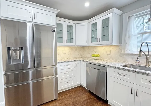 5th image of 11 Hargrave Cir, Newton, MA 02461
