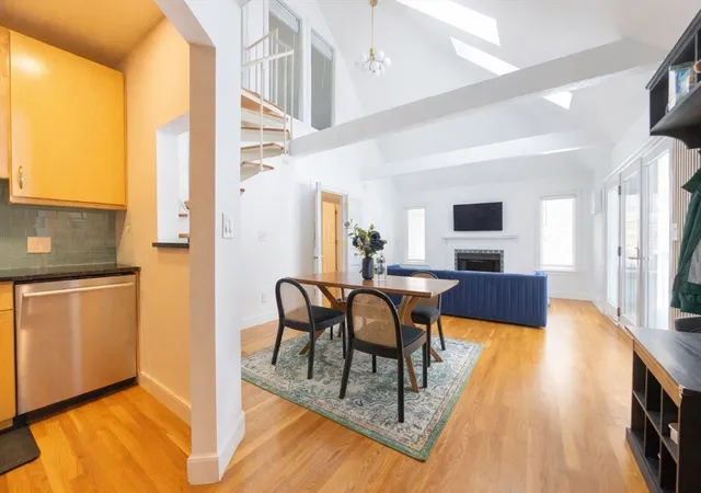 3rd image of 140 Kilsyth #9, Boston, MA 02135 | MLS# 73485091