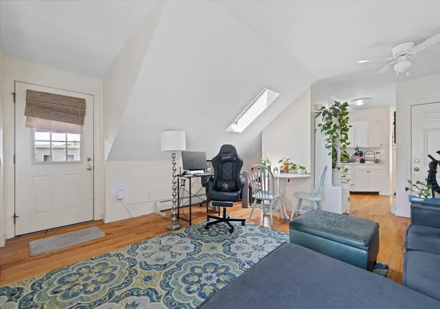 5th image of 16 W St, Worcester, MA 02186