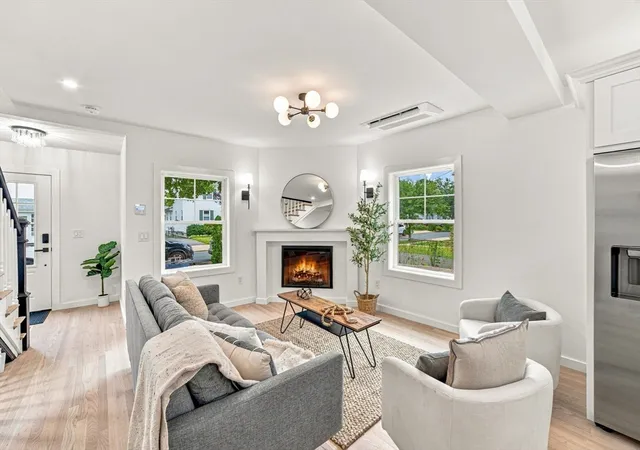 4th image of 18 Jefferson Rd, Wakefield, MA 01880