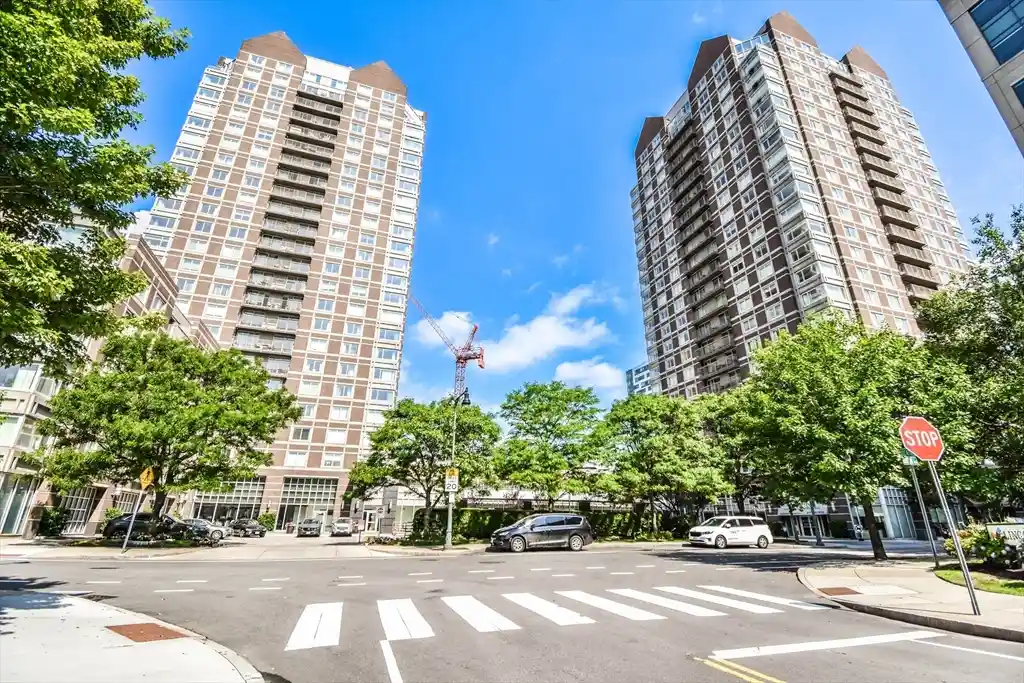 Listing Photo 2 - Condo for sale in 8-10 Museum Wy located at 8-10 Museum Wy, Cambridge, MA 02141 - Unit #1824