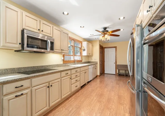 4th image of 12 Hillside Dr, Brimfield, MA 01010 | MLS# 73540661
