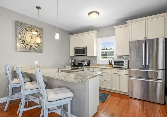 3rd image of 637 Gifford St #15B, Falmouth, MA 02540 | MLS# 73557501