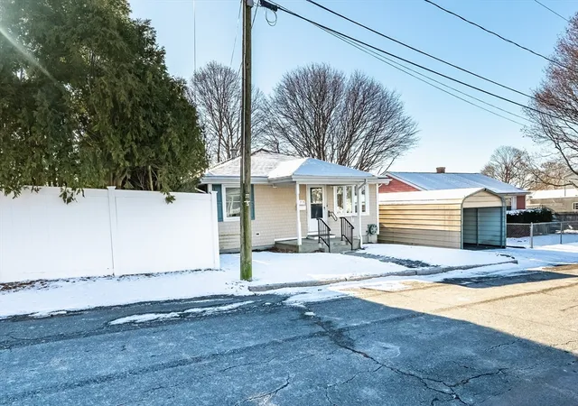 Photo 3 of Sale Pending at 475 Ludlow St, Fall River, MA 02721 | MLS# 73463348 | Listing updated on 2026-01-31
