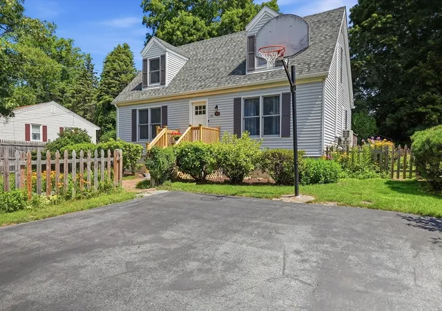 Photo 3 of Single family home for sale at 10 Scandinavia Ave, Worcester, MA 01603 | MLS# 73562686 | Listing updated on 2026-09-15