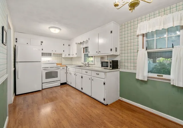 3rd image of 69 Mohawk Dr, Springfield, MA 01129 | MLS# 73556280