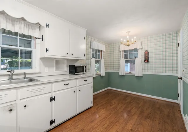 4th image of 69 Mohawk Dr, Springfield, MA 01129 | MLS# 73556280