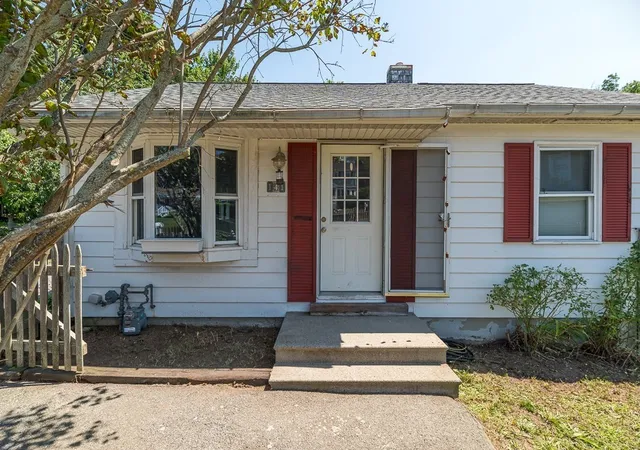 4th image of 141 Cherry Street, Gloucester, MA 01930 | MLS# 73564643