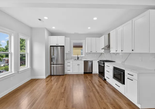 2nd image of 21 Hutchinson St #2, Winthrop, MA 02152 | MLS# 73563678