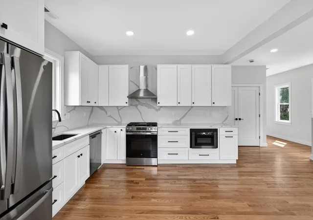 3rd image of 21 Hutchinson St #2, Winthrop, MA 02152 | MLS# 73563678