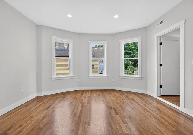 5th image of 21 Hutchinson St #2, Winthrop, MA 02152 | MLS# 73563678