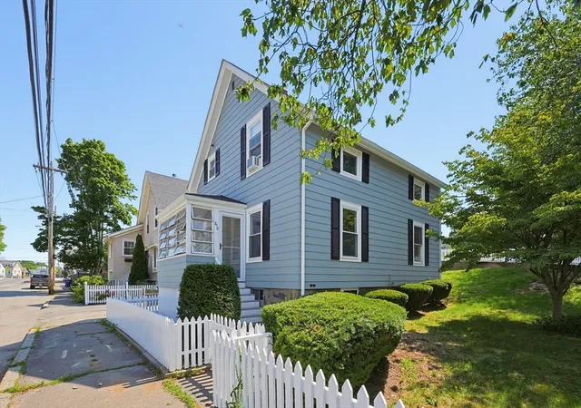Homes for sale in Marblehead, MA | 210 Pleasant Street, Marblehead, MA 01945 | MLS# 73549564