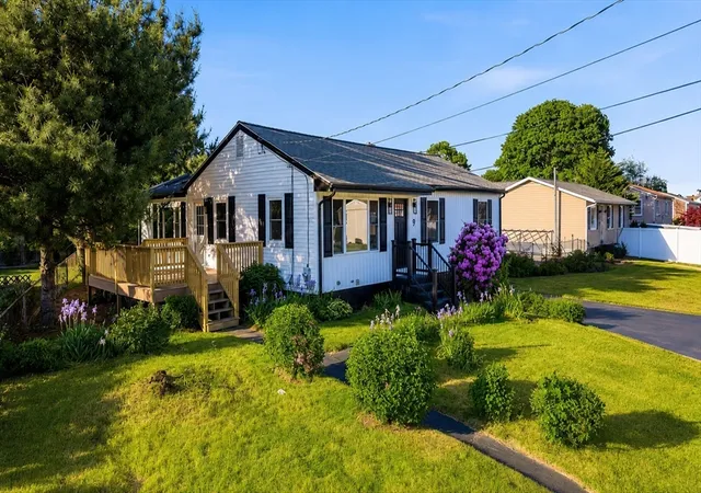 Photo 2 of Single family home for sale at 9 San Juan Dr, Bristol, RI 02809 | MLS# 73532151 | Listing updated on 2026-08-30