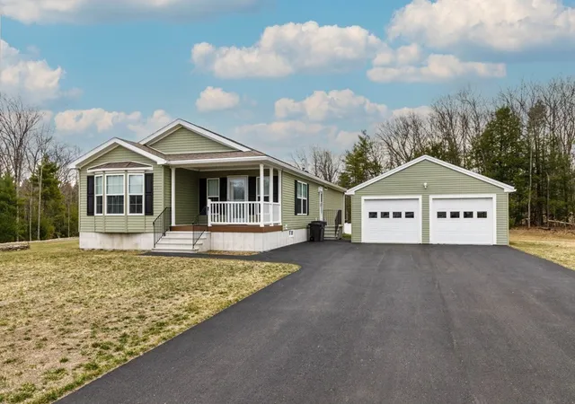Homes for sale in Gardner, MA | 102 Topaz Terrace, Gardner, MA 01440 | MLS# 73501890