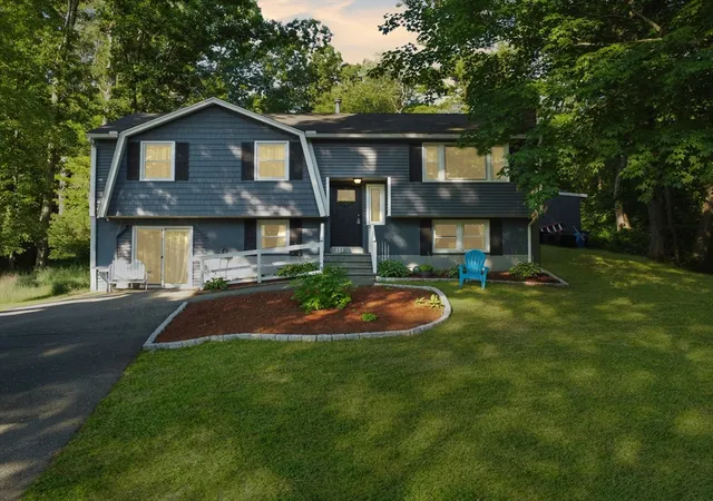 3rd image of 40 Kim Kris Lane, Dracut, MA 01826 | MLS# 73545766