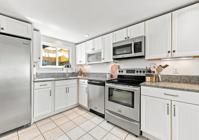 Photo 4 of Single family home for sale at 589 South St, Wrentham, MA 02093 | MLS# 73564798 | Listing updated on 2026-08-21