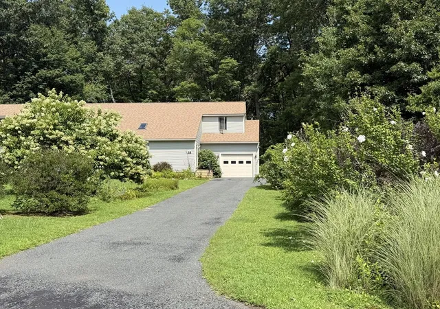 Photo 3 of Condo for sale at 5 Meadow Oak Ln #B, South Deerfield, MA 01373 | MLS# 73562272 | Listing updated on 2026-08-16