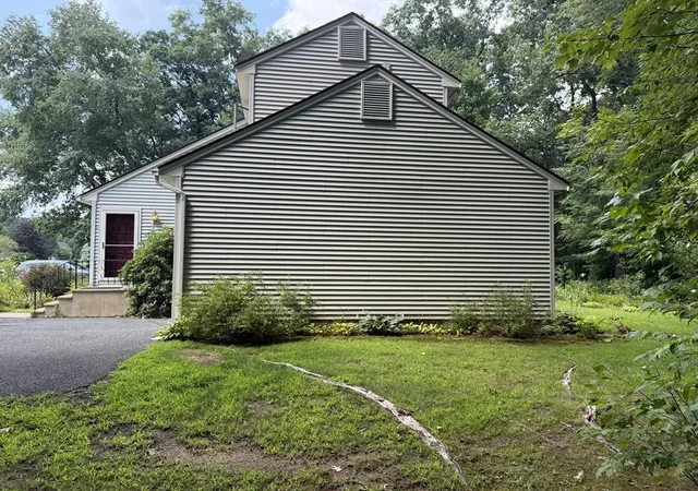 Photo 3 of Condo for sale at 5 Meadow Oak Ln #B, South Deerfield, MA 01373 | MLS# 73562272 | Listing updated on 2026-08-16