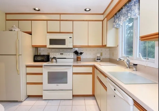 2nd image of 191 Brickett Hill Circle #191, Haverhill, MA 01830 | MLS# 73544270