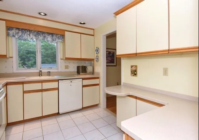 4th image of 191 Brickett Hill Circle #191, Haverhill, MA 01830 | MLS# 73544270