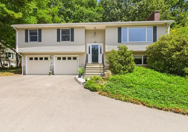 Homes for sale in Easthampton, MA | 19 Westview Ter, Easthampton, MA 01027 | MLS# 73547386