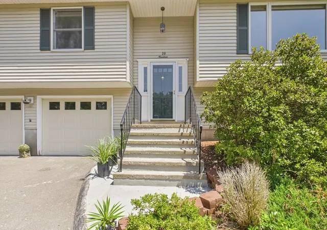 Homes for sale in Easthampton, MA | 19 Westview Ter, Easthampton, MA 01027 | MLS# 73547386