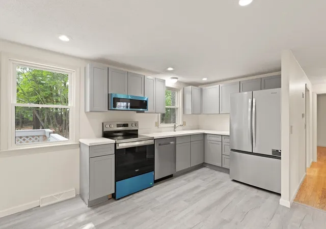 3rd image of 18 Great Meadow Dr, Carver, MA 02330 | MLS# 73556386