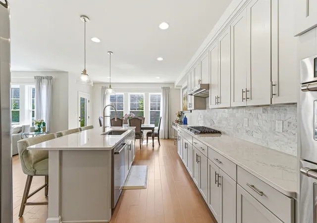 Homes for sale in Woburn, MA | 6 Cooley Dr, Woburn, MA 01801