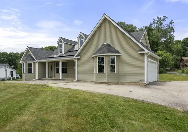 Photo 4 of Single family home for sale at 893 Cronin Rd, Warren, MA 01083 | MLS# 73538617 | Listing updated on 2026-08-17