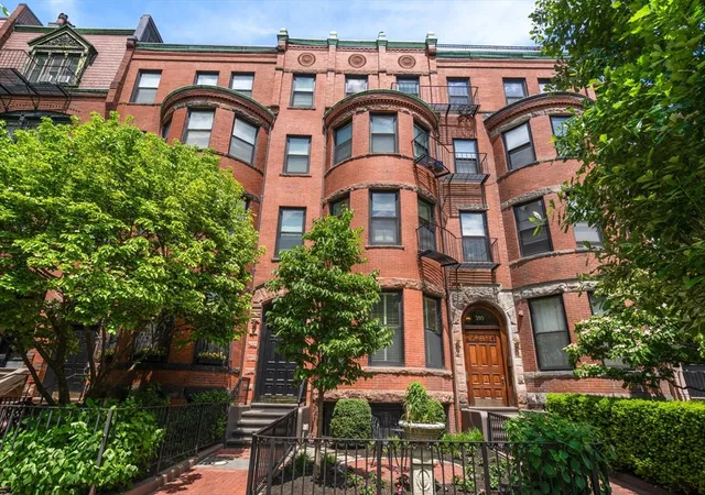 2nd image of 395 Marlborough St, Boston, MA 02115
