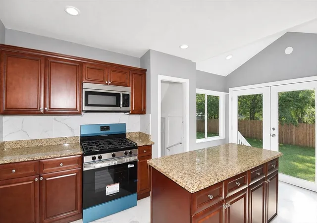 4th image of 119 Littleton St, Springfield, MA 01104 | MLS# 73561401