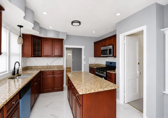 5th image of 119 Littleton St, Springfield, MA 01104 | MLS# 73561401