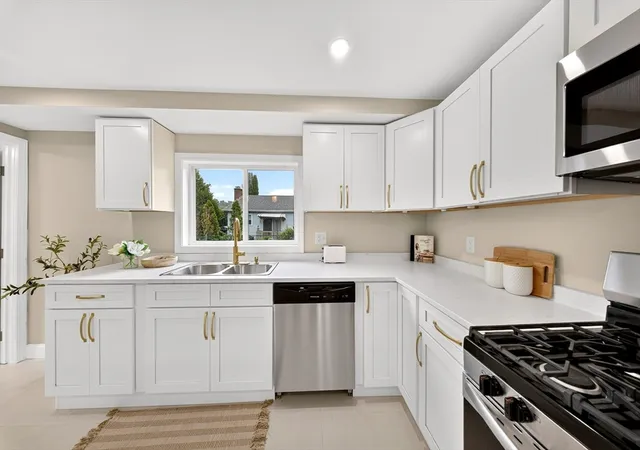 2nd image of 11 S Berryman St, Westport, MA 02790 | MLS# 73565025
