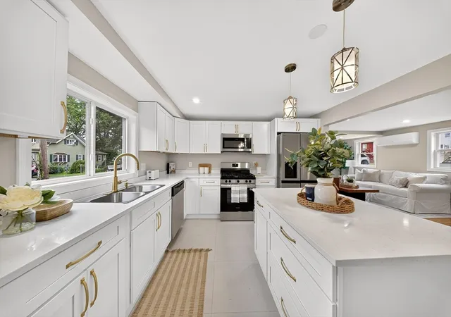 3rd image of 11 S Berryman St, Westport, MA 02790 | MLS# 73565025