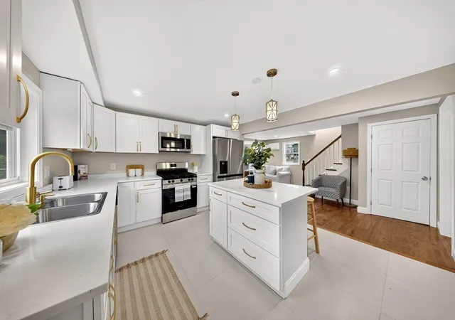 5th image of 11 S Berryman St, Westport, MA 02790 | MLS# 73565025