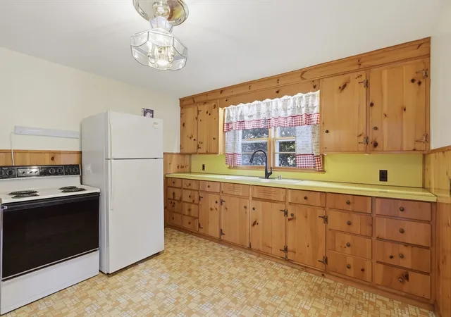 4th image of 85 Bunker Hill Ave, Lowell, MA 01850 | MLS# 73553172