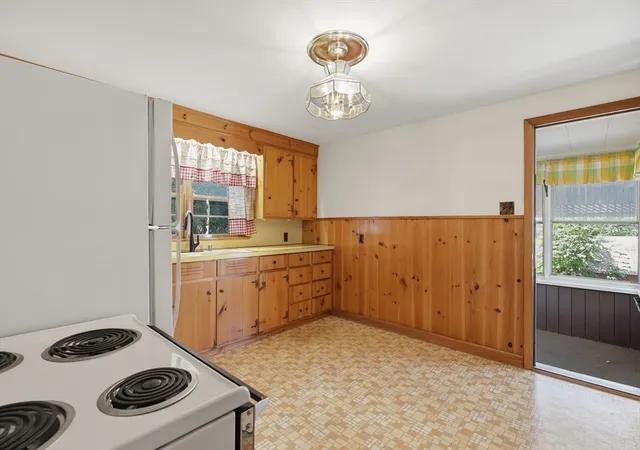 5th image of 85 Bunker Hill Ave, Lowell, MA 01850 | MLS# 73553172