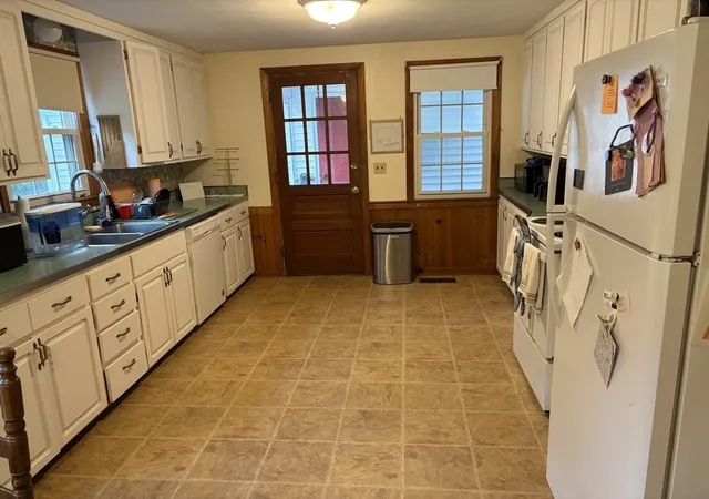 Photo 2 of Single family home for sale at 691 E Pleasant St, Amherst, MA 01002 | MLS# 73513885 | Listing updated on 2026-09-08