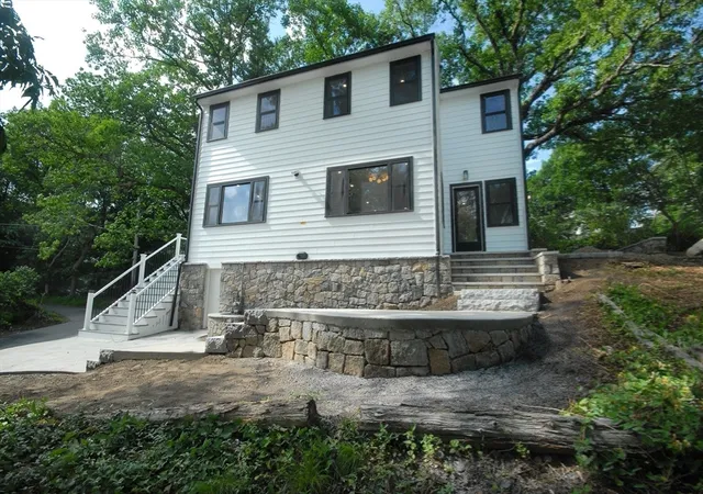 32nd image of 9 Ledge St, Melrose, MA 02176 | MLS# 73541207