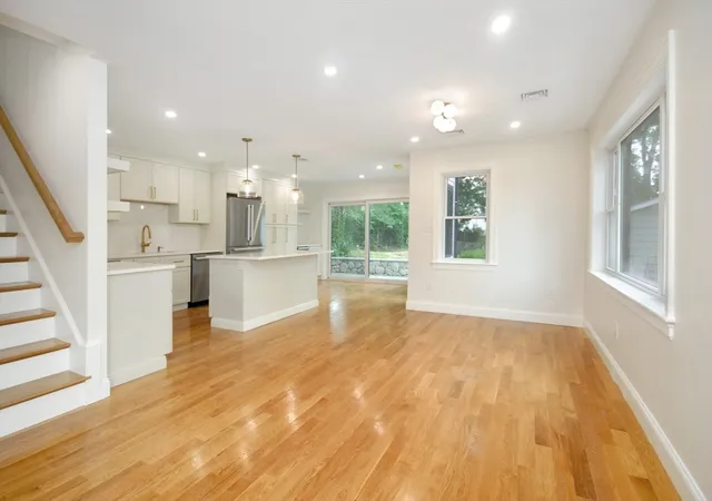 4th image of 9 Ledge St, Melrose, MA 02176 | MLS# 73541207