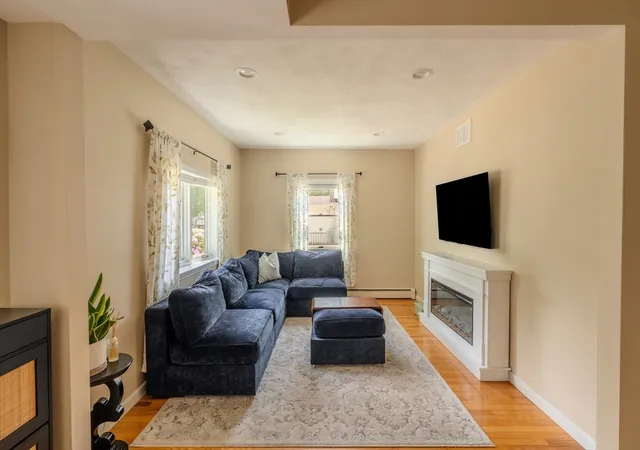 4th image of 3 Winter Pl #3, Melrose, MA 02176 | MLS# 73546500