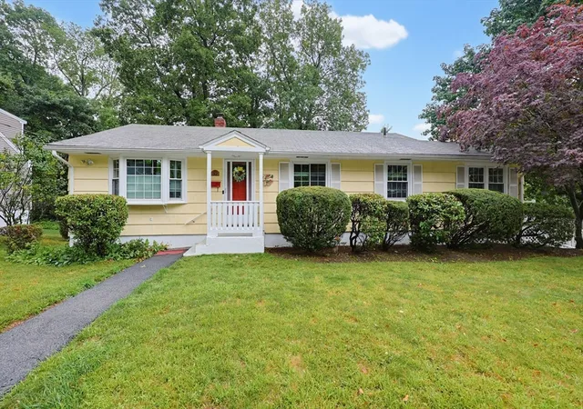 Photo 2 of Sale Pending at 32 Saratoga Dr, Worcester, MA 01606 | MLS# 73557431 | Listing updated on 2026-09-14