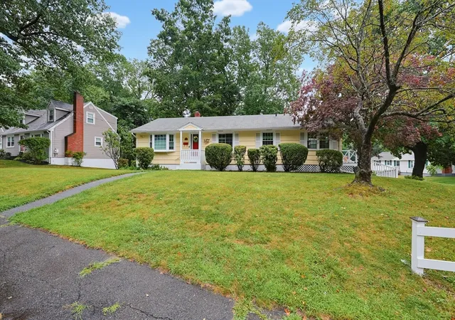Photo 3 of Sale Pending at 32 Saratoga Dr, Worcester, MA 01606 | MLS# 73557431 | Listing updated on 2026-09-14